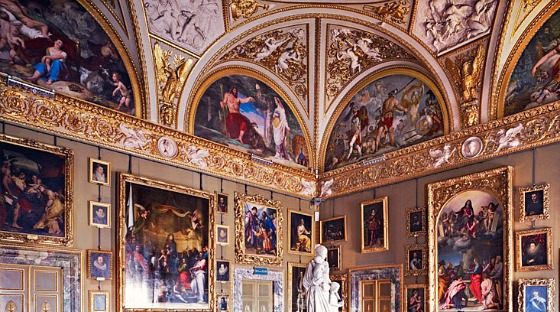 Florence Palazzo Pitti painted room (www.free-city-guides.com)