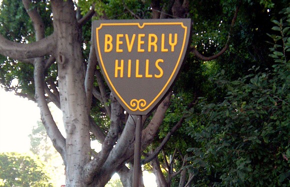 Los Angeles Beverly Hills Sign cropped (www.free-city-guides.com)